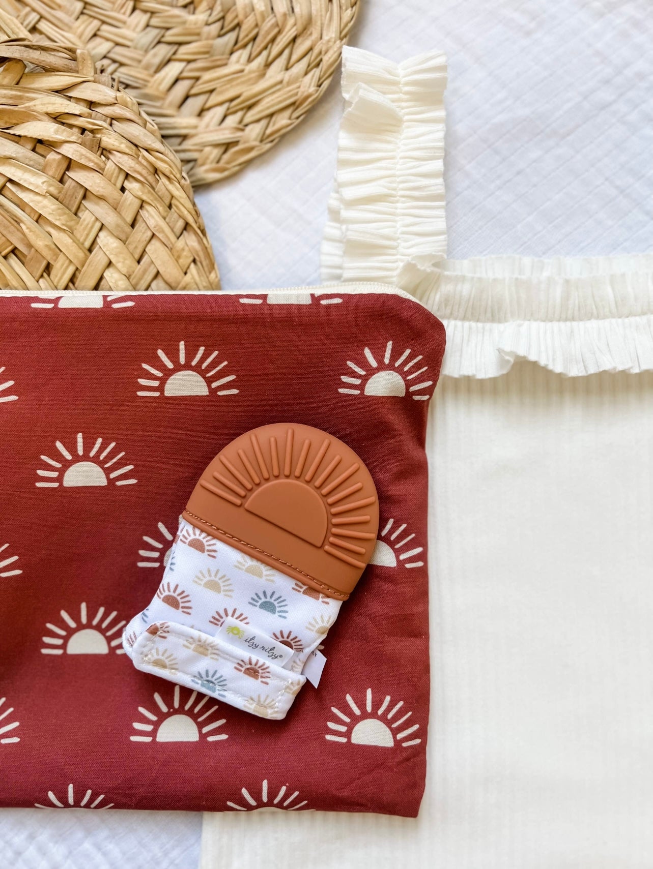 itzy teething mitt