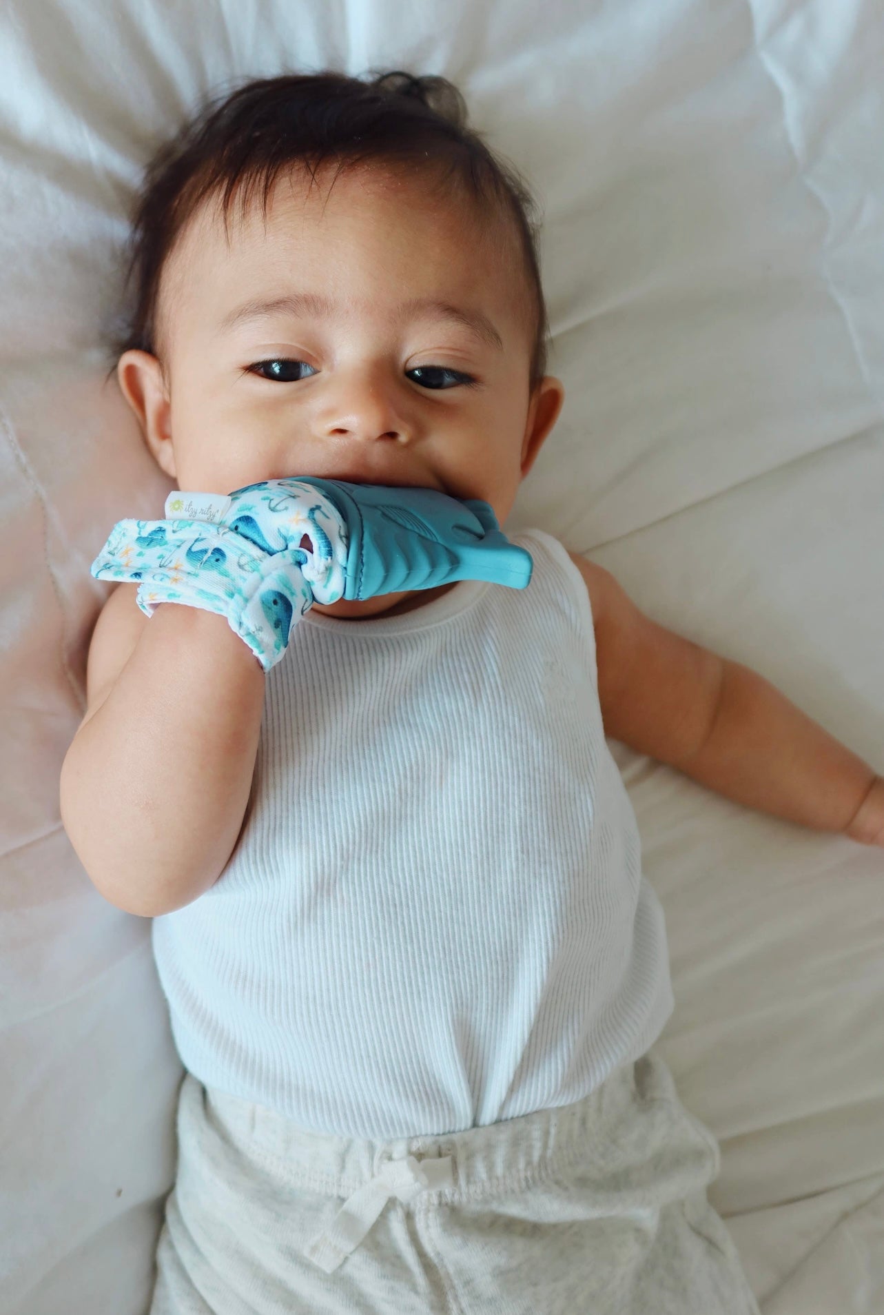 itzy teething mitt